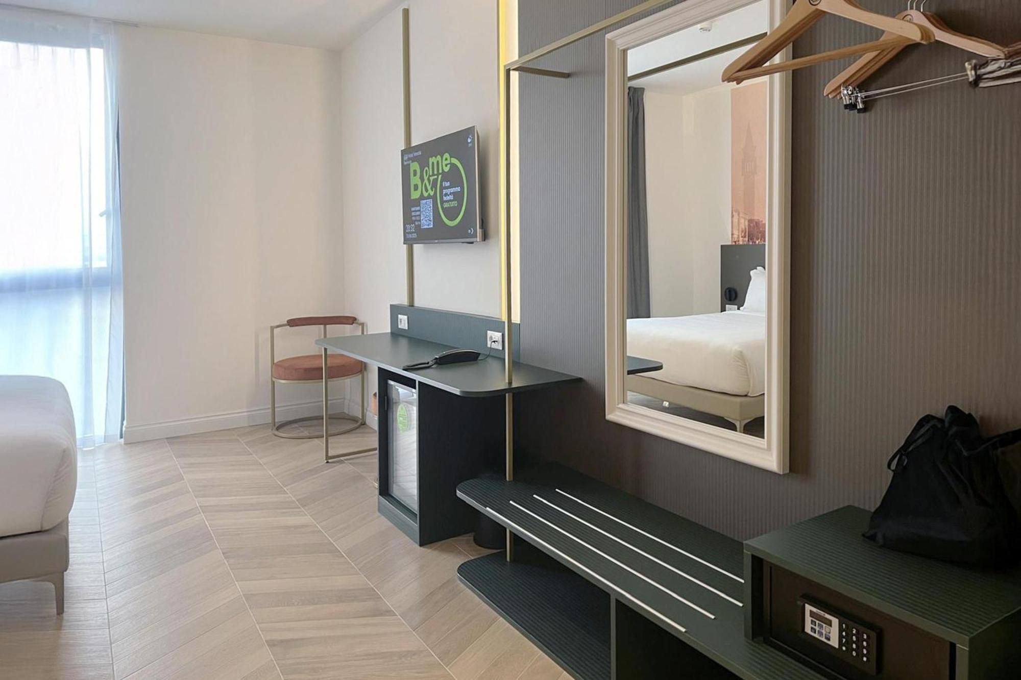 Laguna Hotel 3*